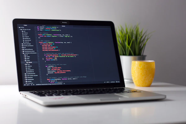 Editor de código aberto em um notebook durante oficina prática